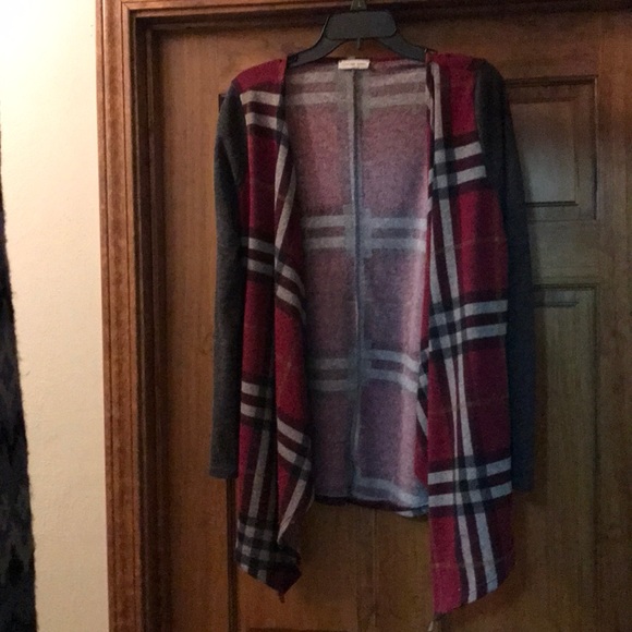 Plaid cardigan with grey sleeves - Picture 1 of 2